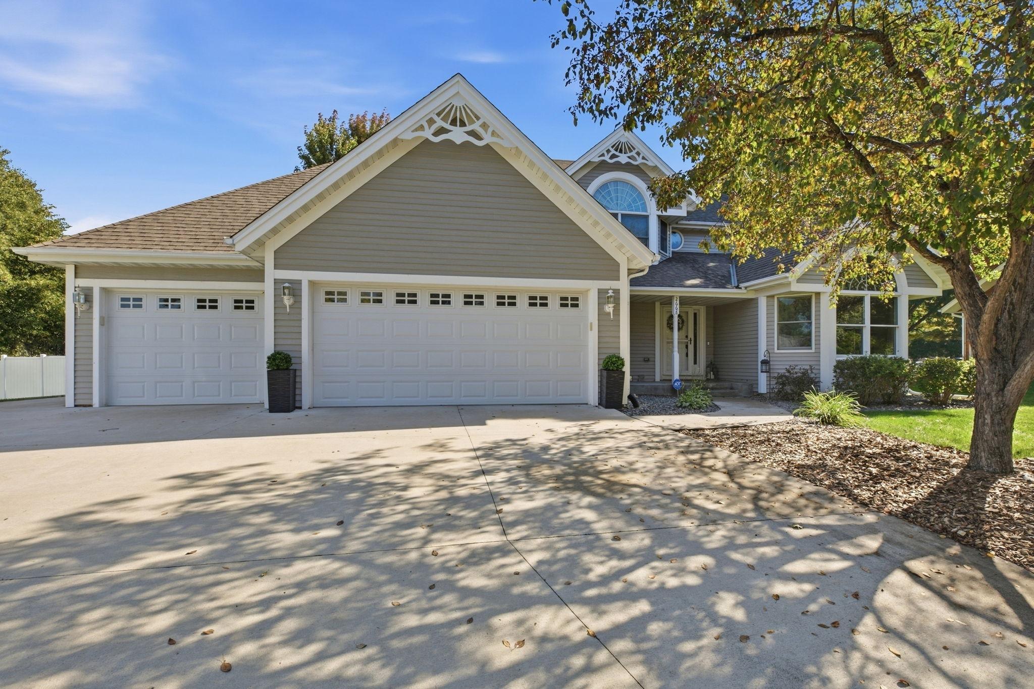 2668 Waterford Court — photo
