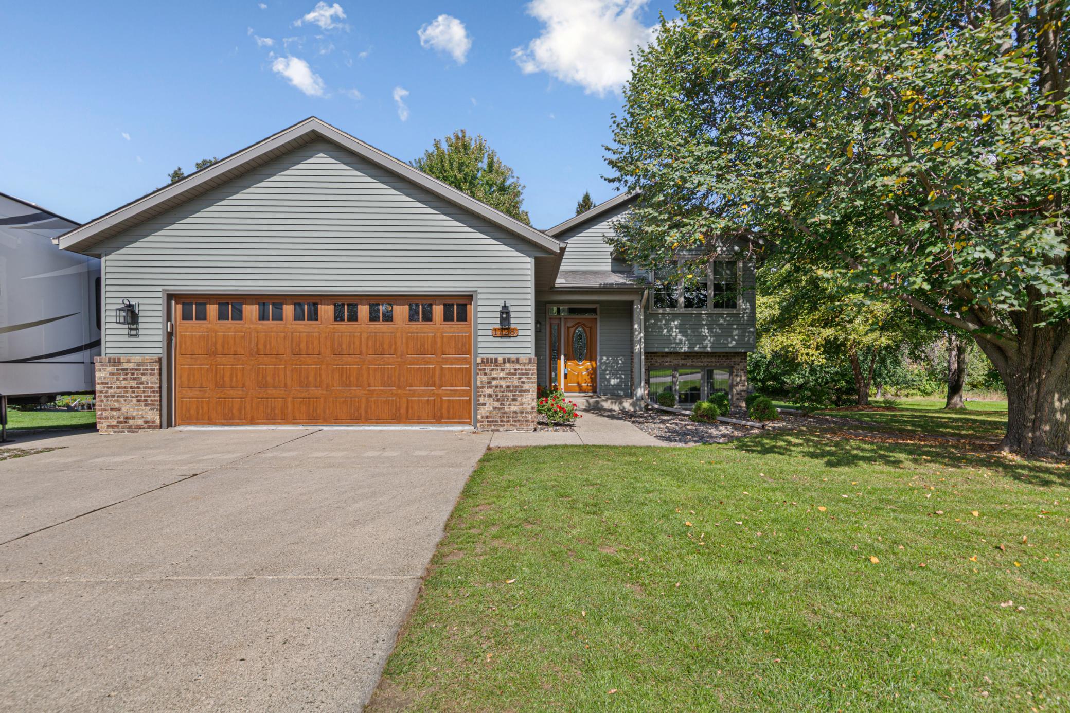 1728 Greenhaven Lane NE — photo