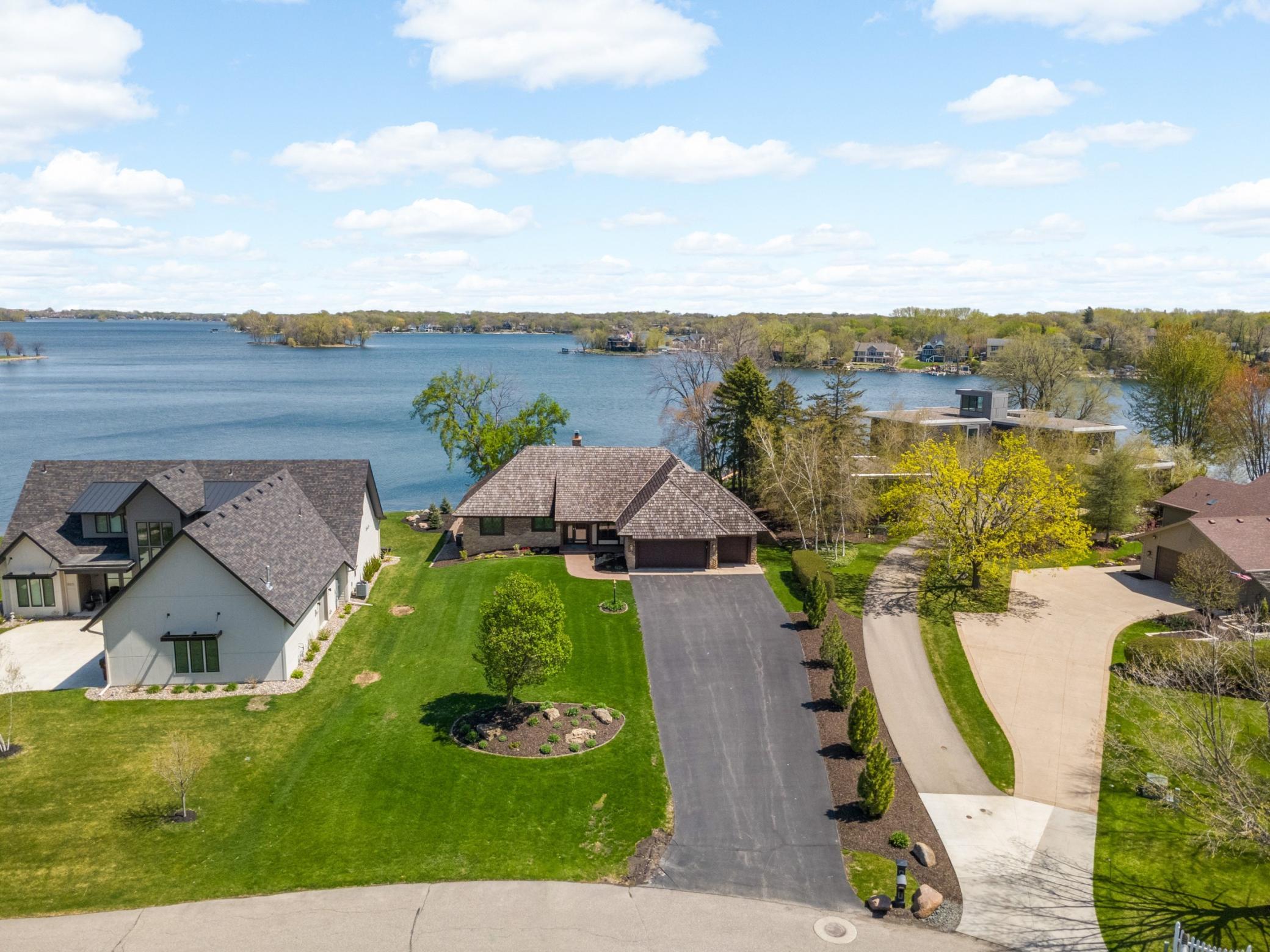 15283 Edgewater Circle NE — photo