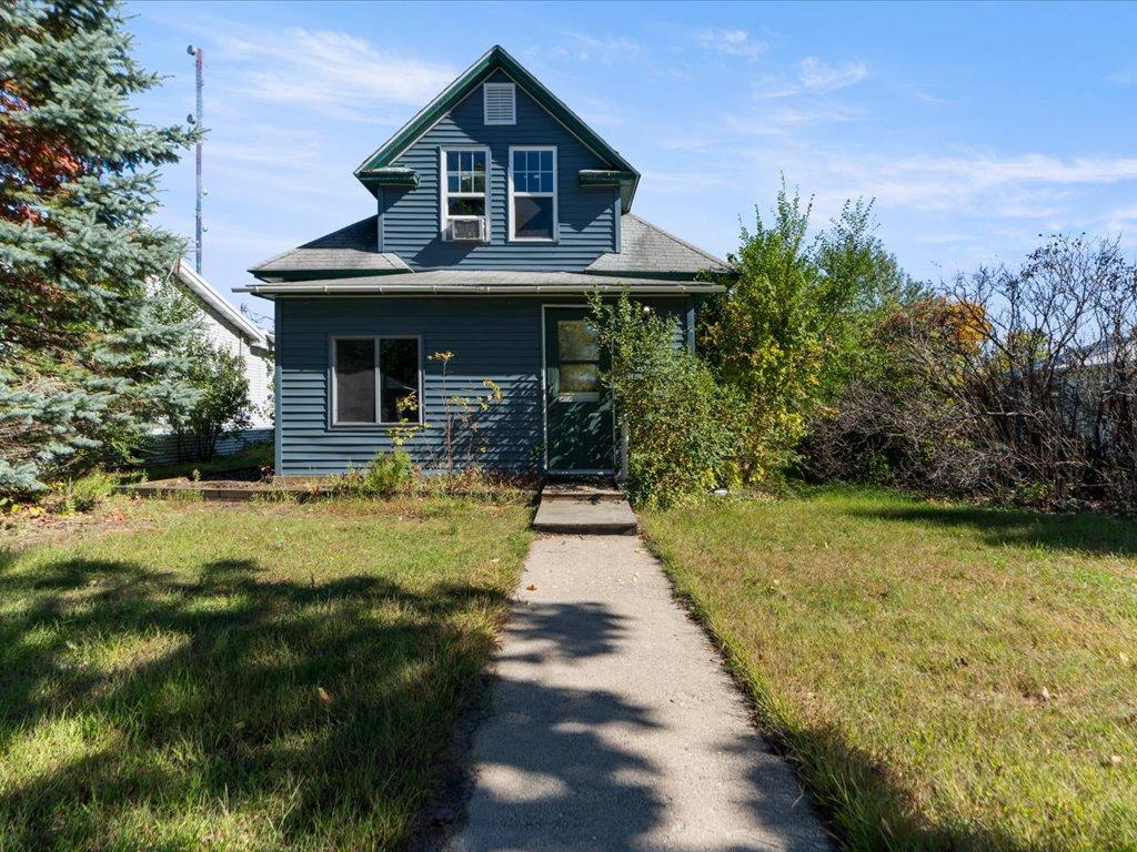 320 8th Street SE B — photo