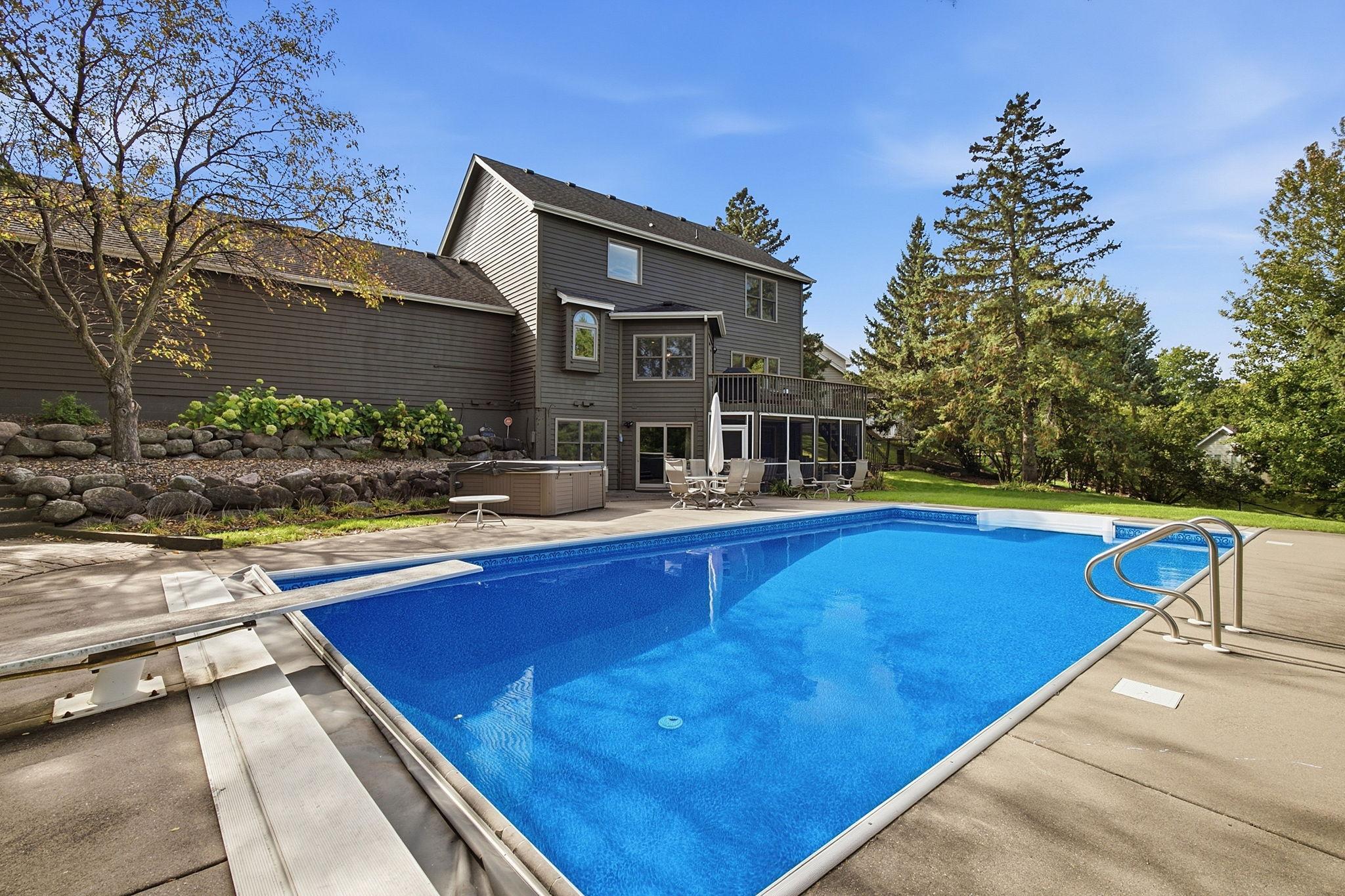 1533 Wexford Court — photo