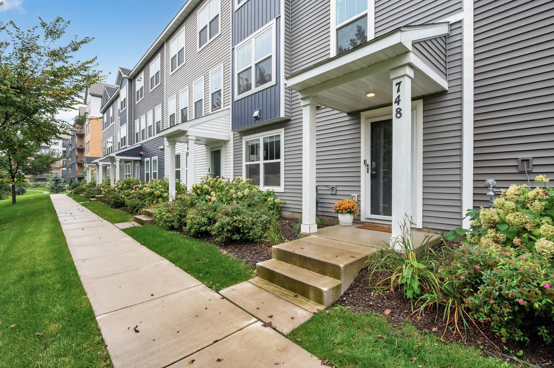 748 Midtown Lane 02 — photo