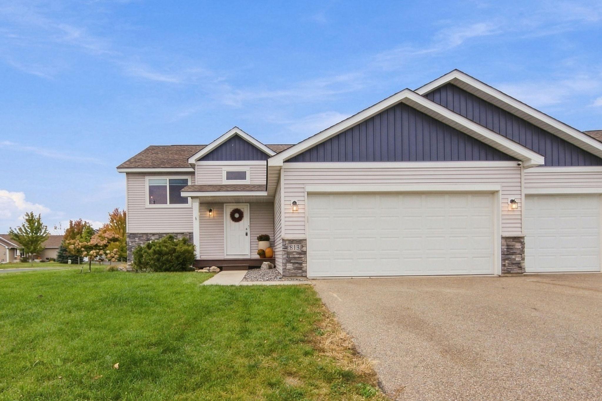 813 Hickory Curve — photo