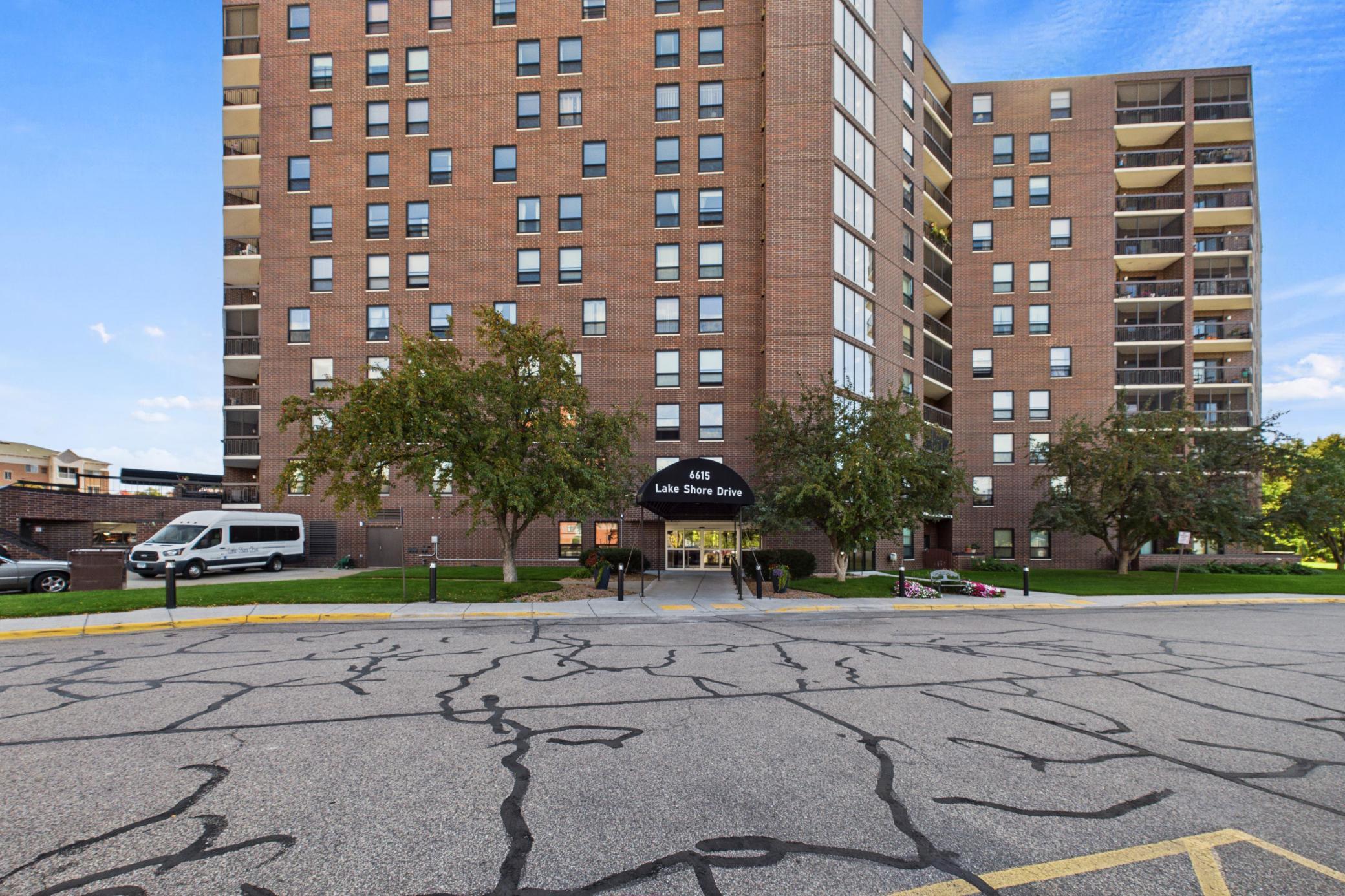 6615 Lake Shore Drive S 607 — photo