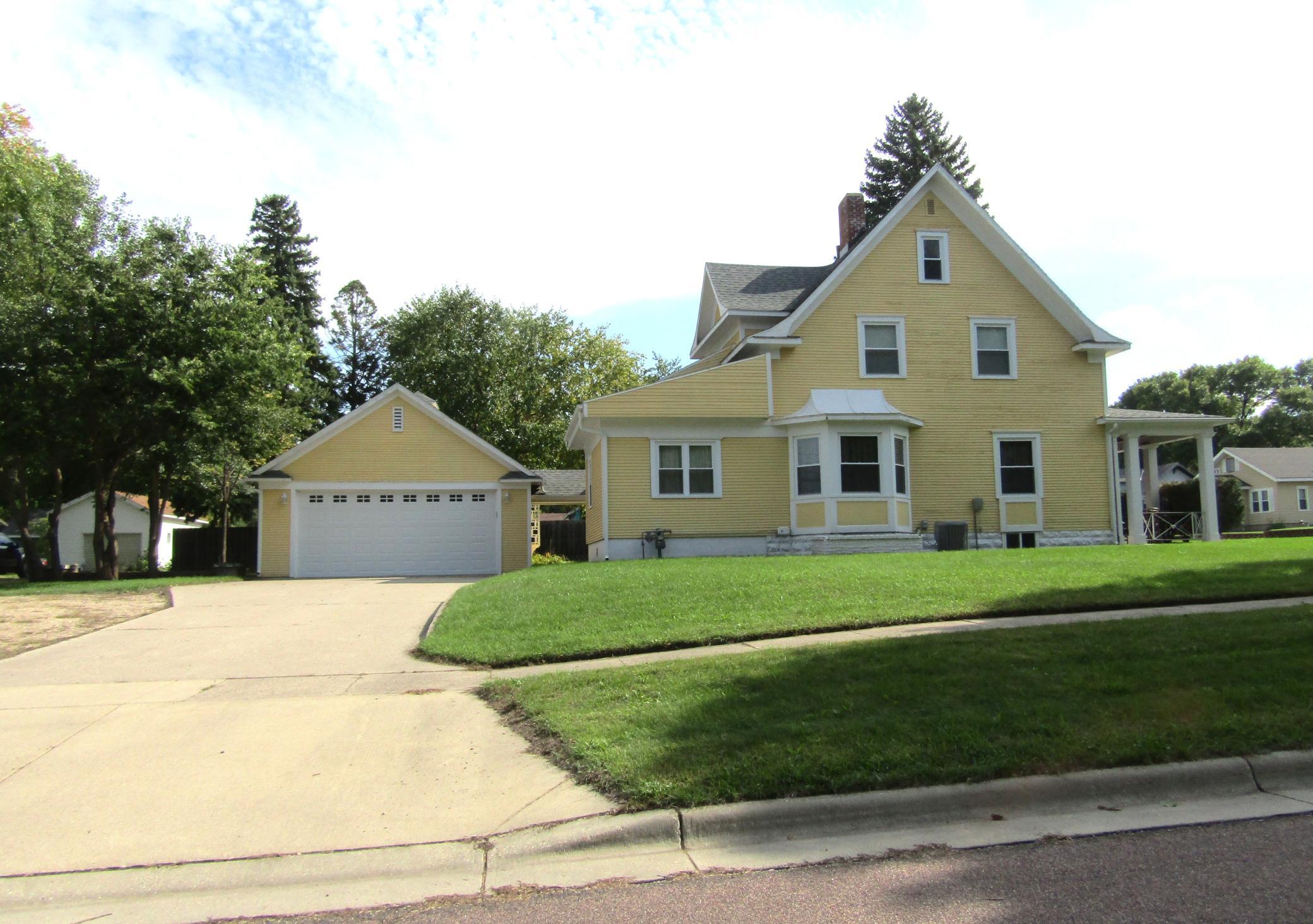 223 E Schlieman Avenue, Appleton, MN 56208 — photo 2