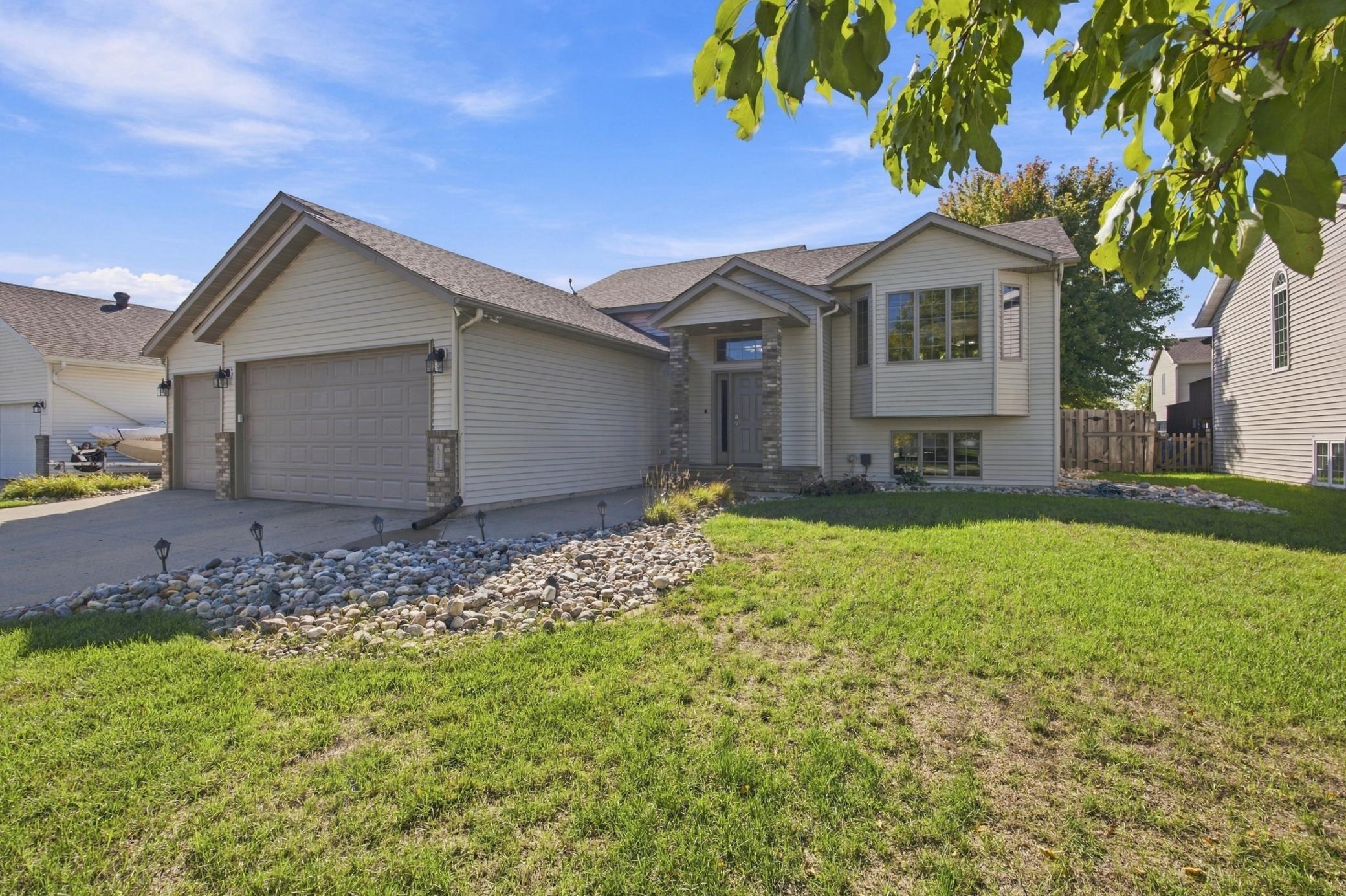 675 Wyndemere Drive — photo