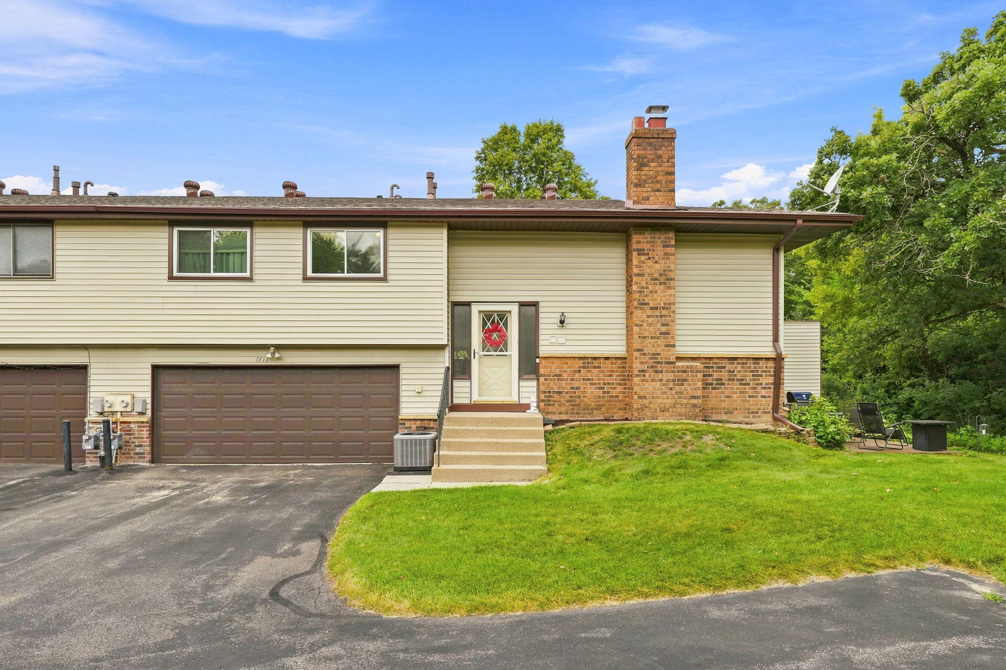 1711 Hickory Hill Dr — photo