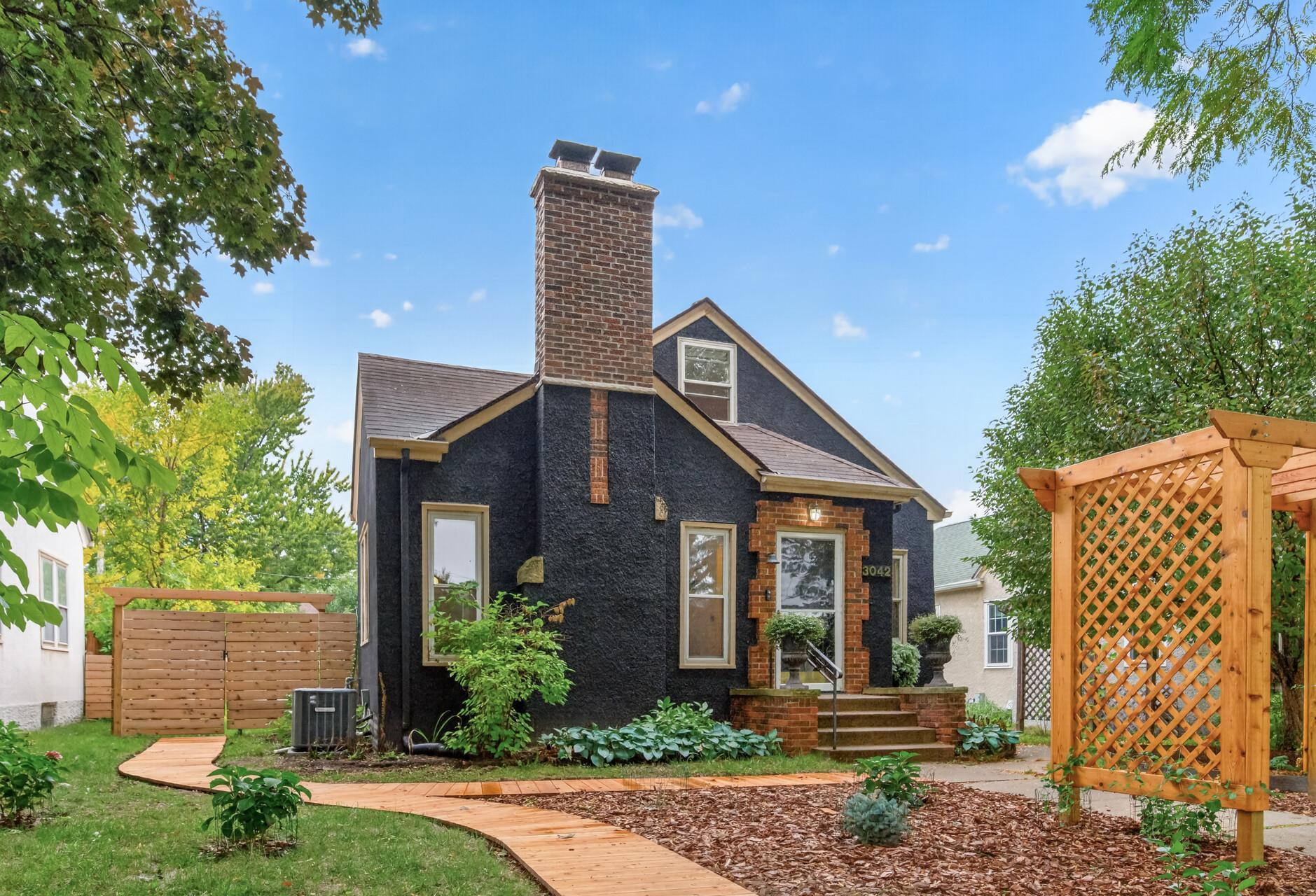 3042 Arthur Street NE — photo