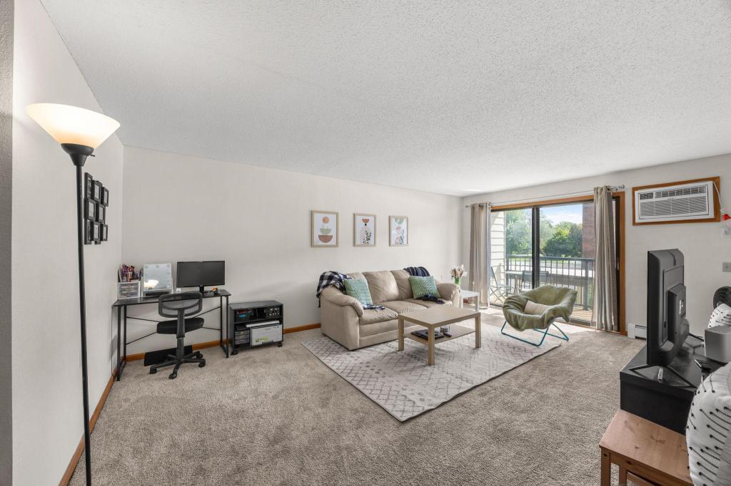4 Pine Tree Drive 212 — photo