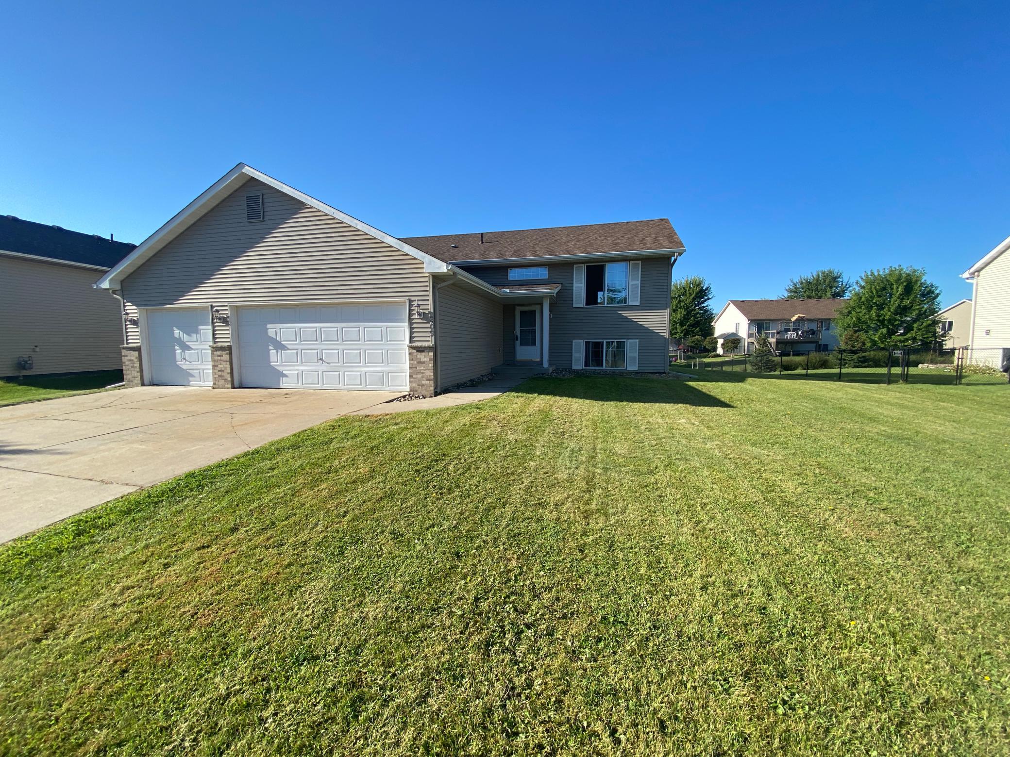 609 Dogwood Street NE — photo