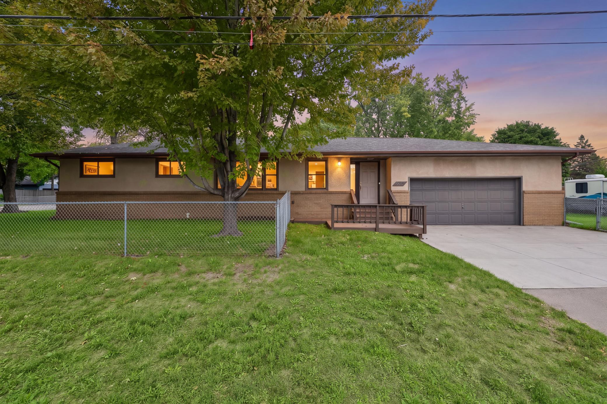 2267 Mohawk Road E — photo