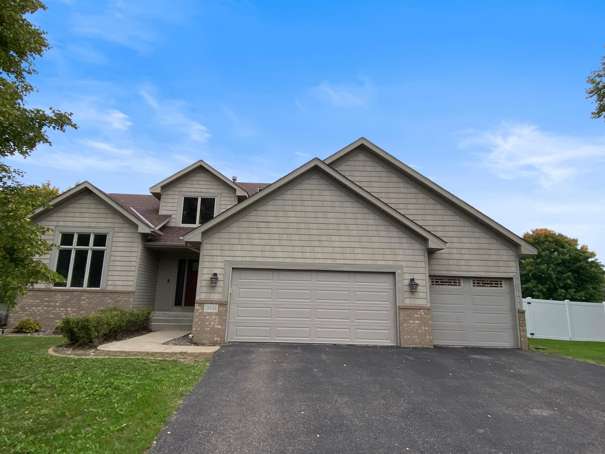 13434 Oakwood Drive — photo