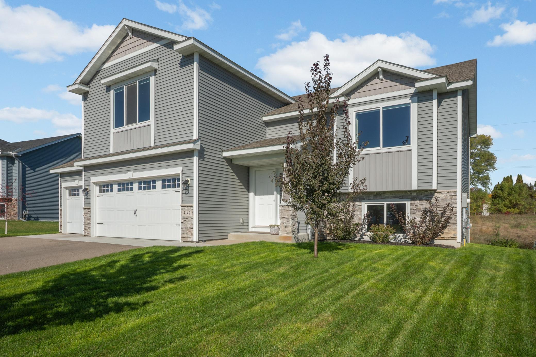 4142 Eaton Circle NE — photo