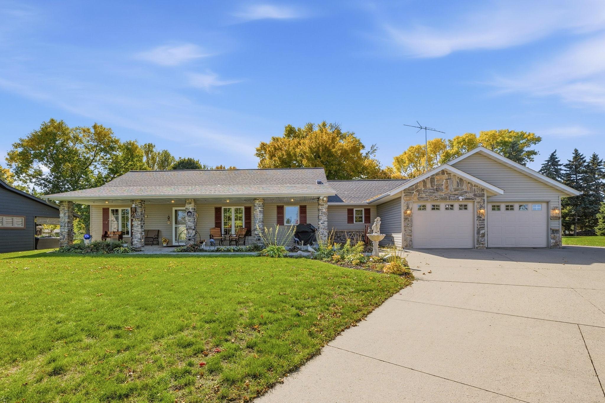 429 Lake Court — photo