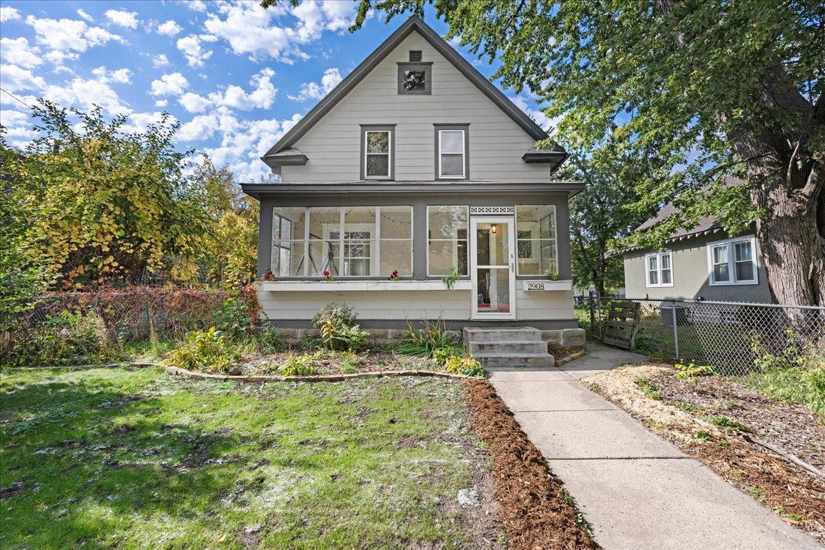 2908 32nd Avenue S — photo