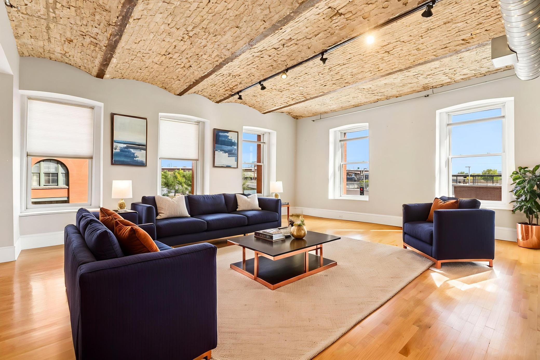 300 Wall Street 203 — photo