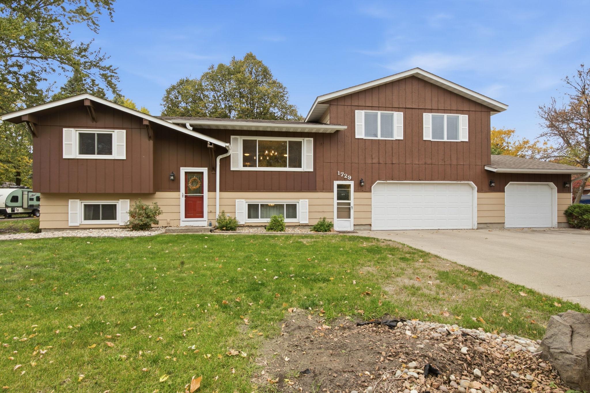 1729 Devon Road — photo