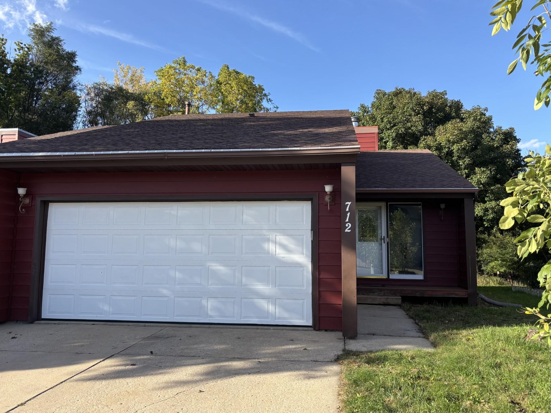 712 Neville Court SE — photo
