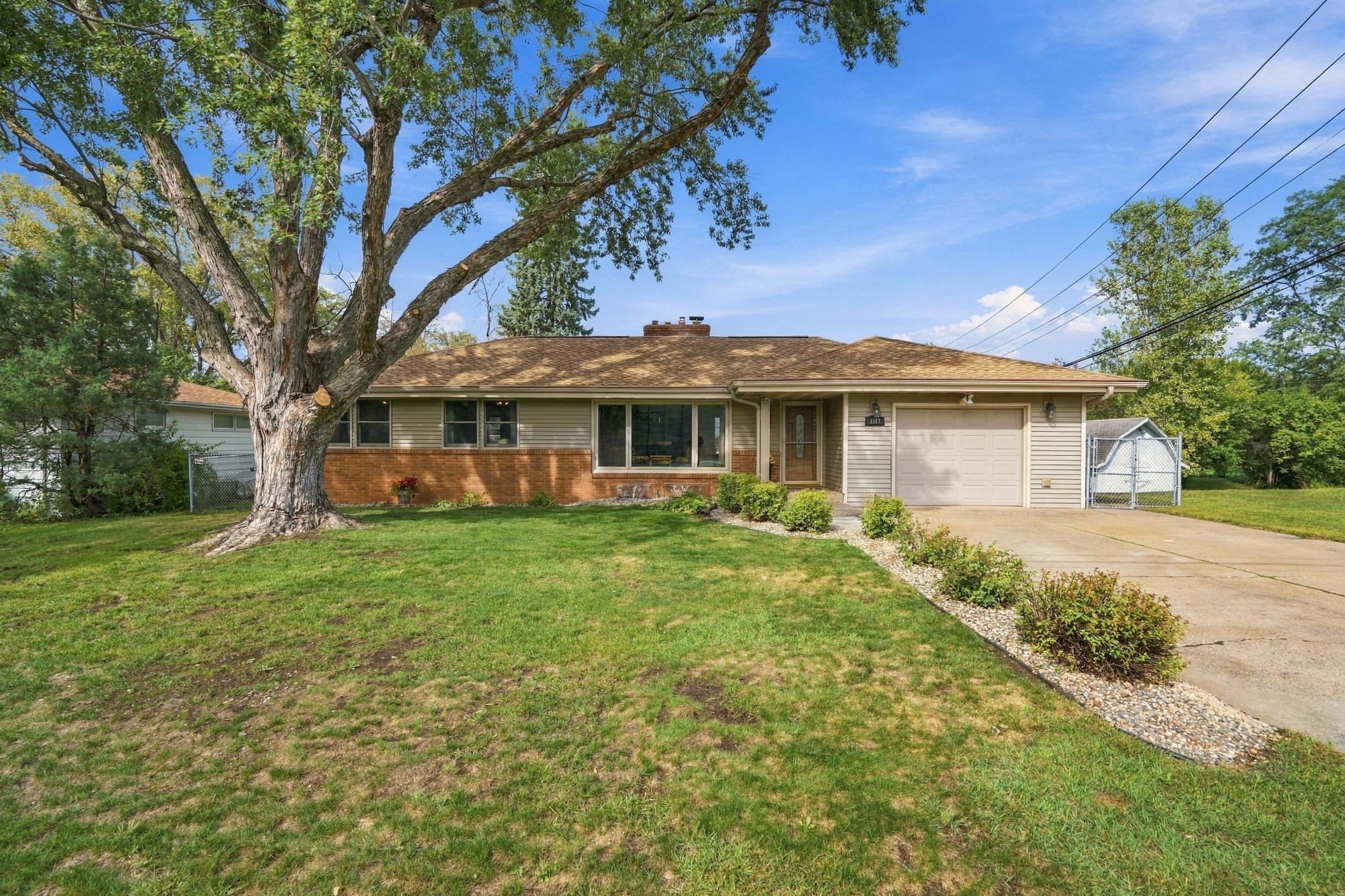 1343 Hillwind Road NE — photo