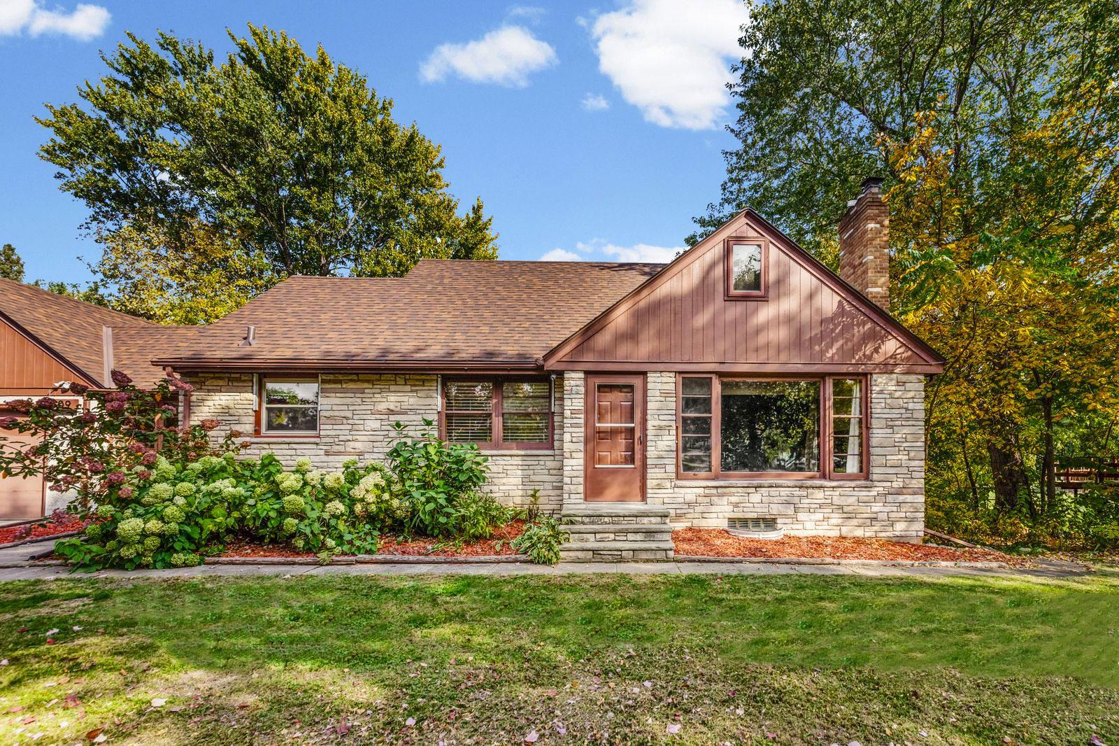 609 Silver Lake Road NW — photo