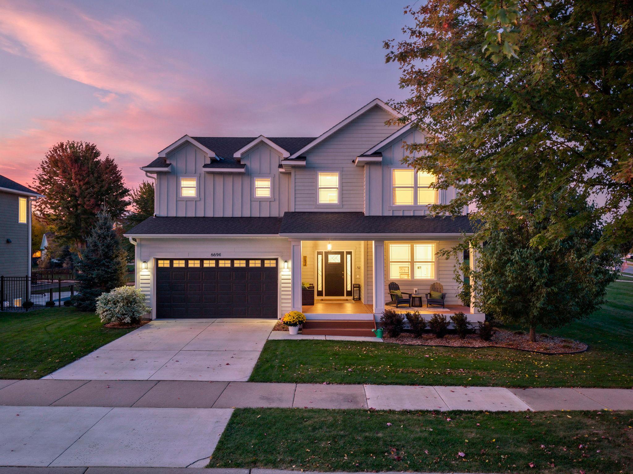 6694 Lakeview Circle NE — photo