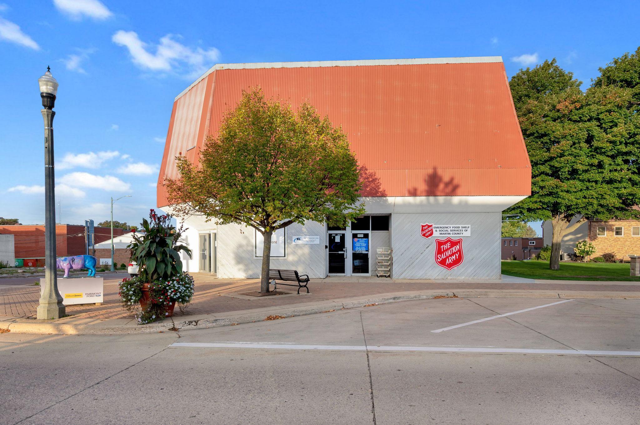 301 Downtown Plaza — photo