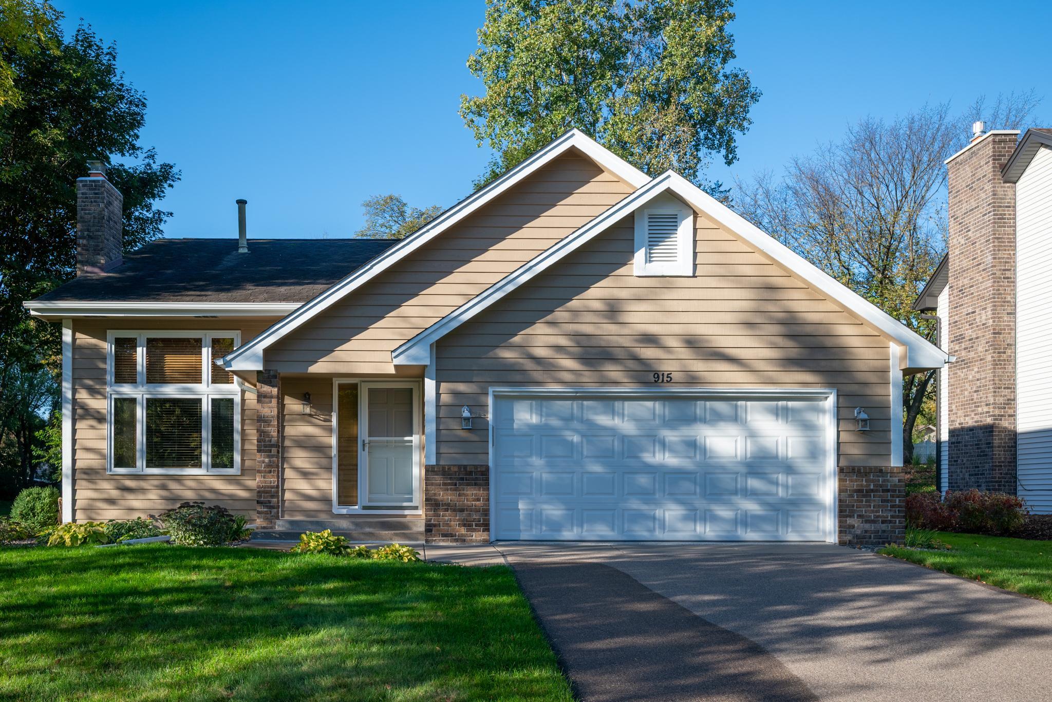 915 Park Knoll Drive — photo