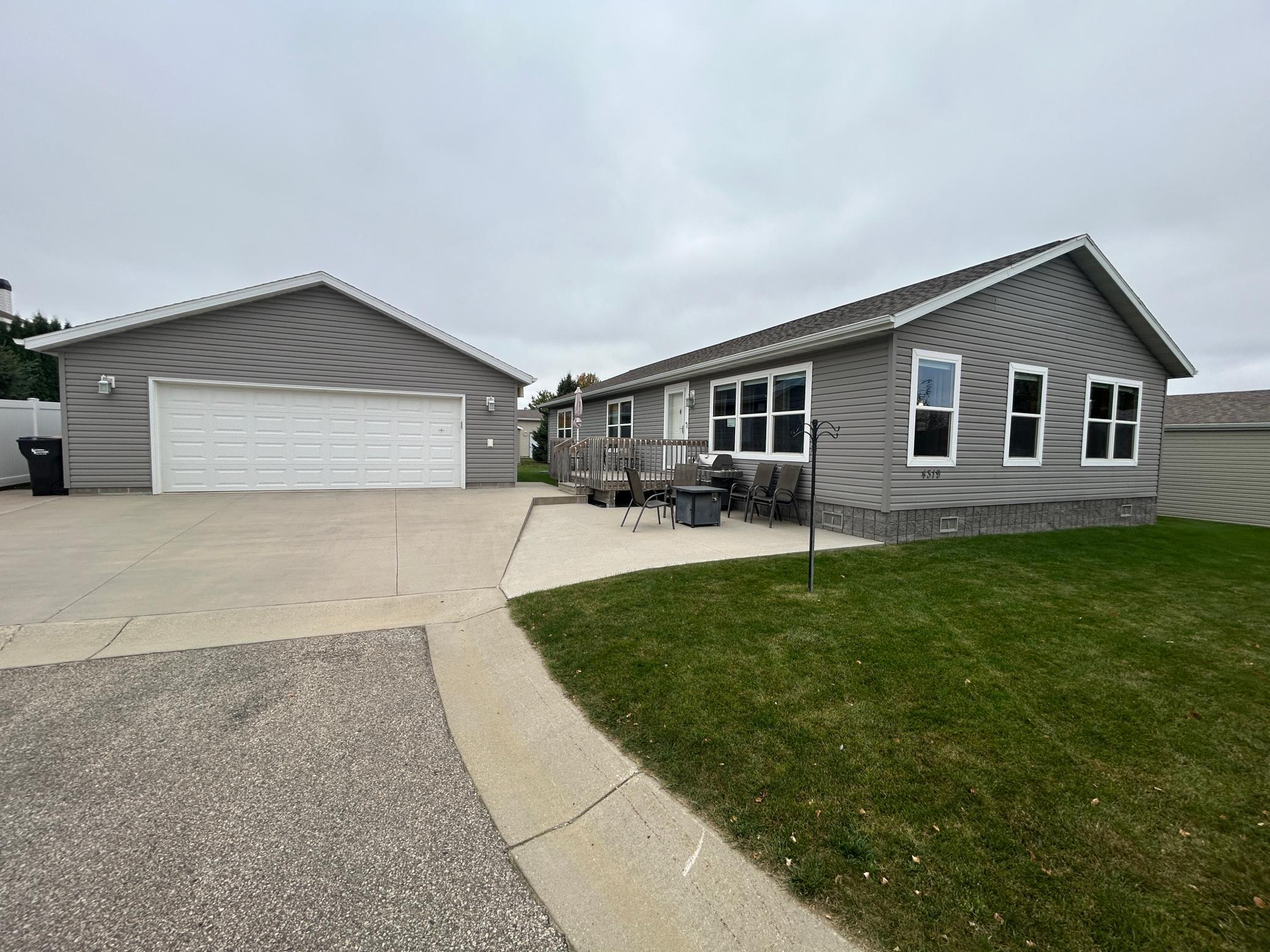 4319 Daffodil Avenue SE — photo
