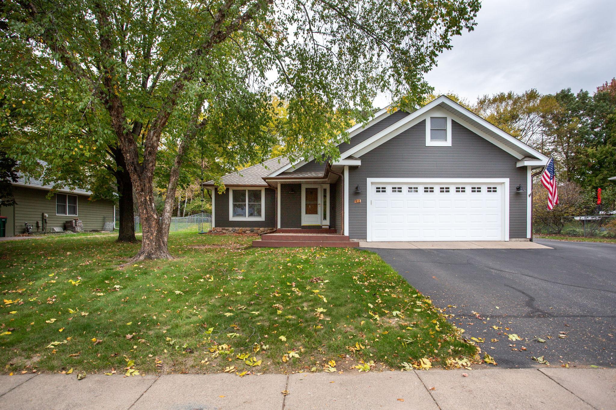 911 Grandview Drive — photo