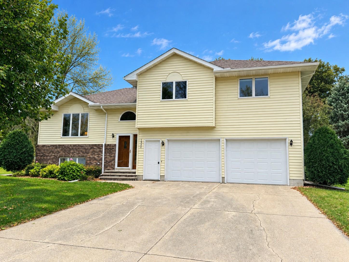 1540 Falcon Drive — photo