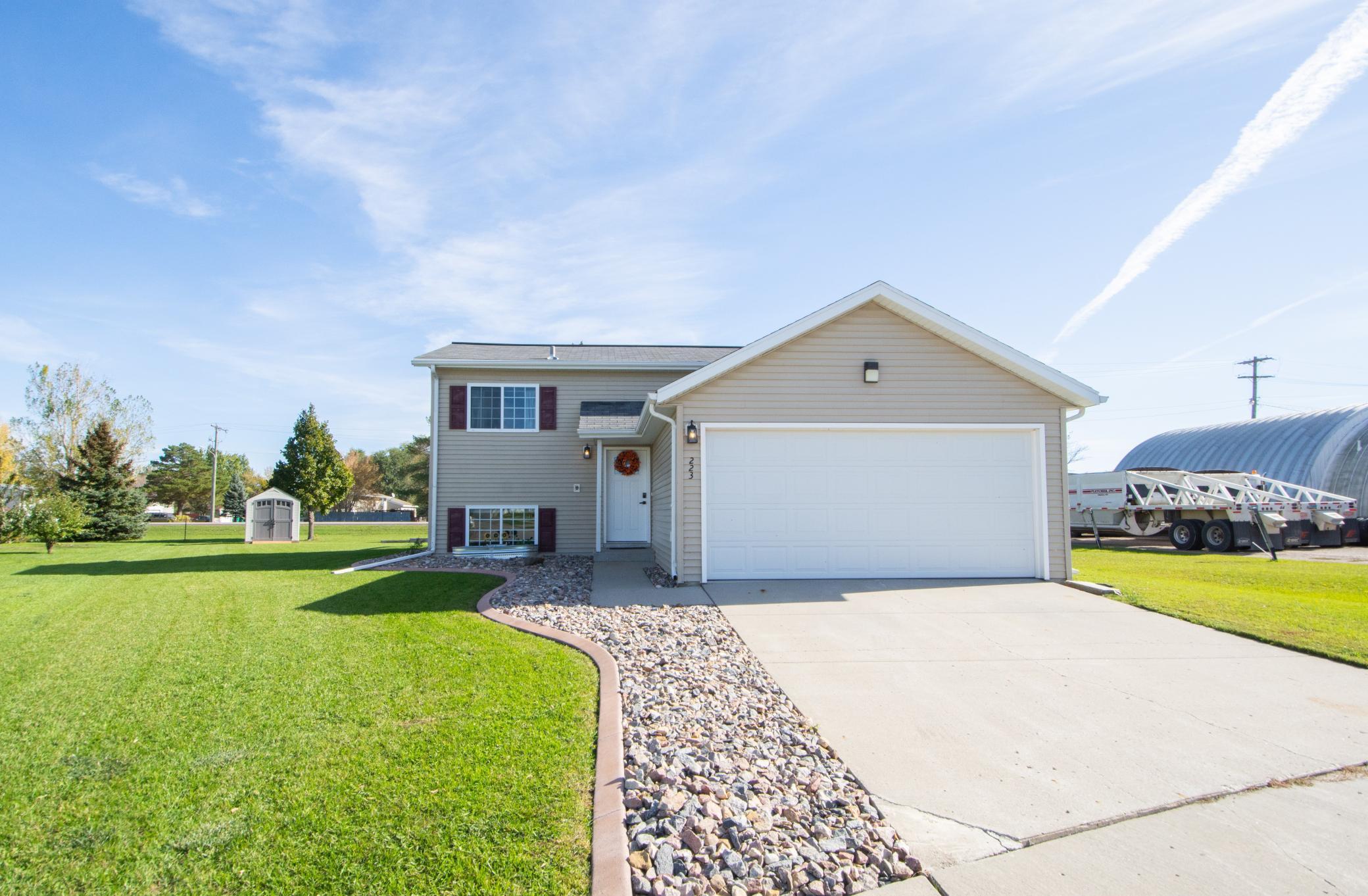 223 MAPLE POINTE Boulevard, Mapleton, ND 58059 — photo 2