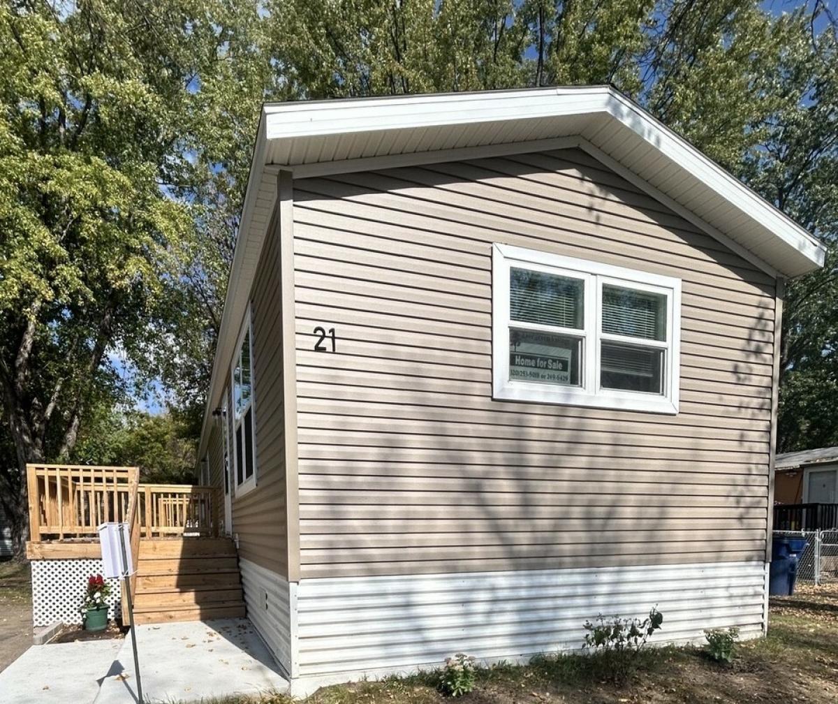 21 Perimeter Drive — photo