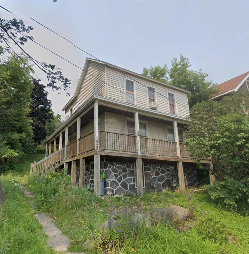 1520 W 1st Street — photo