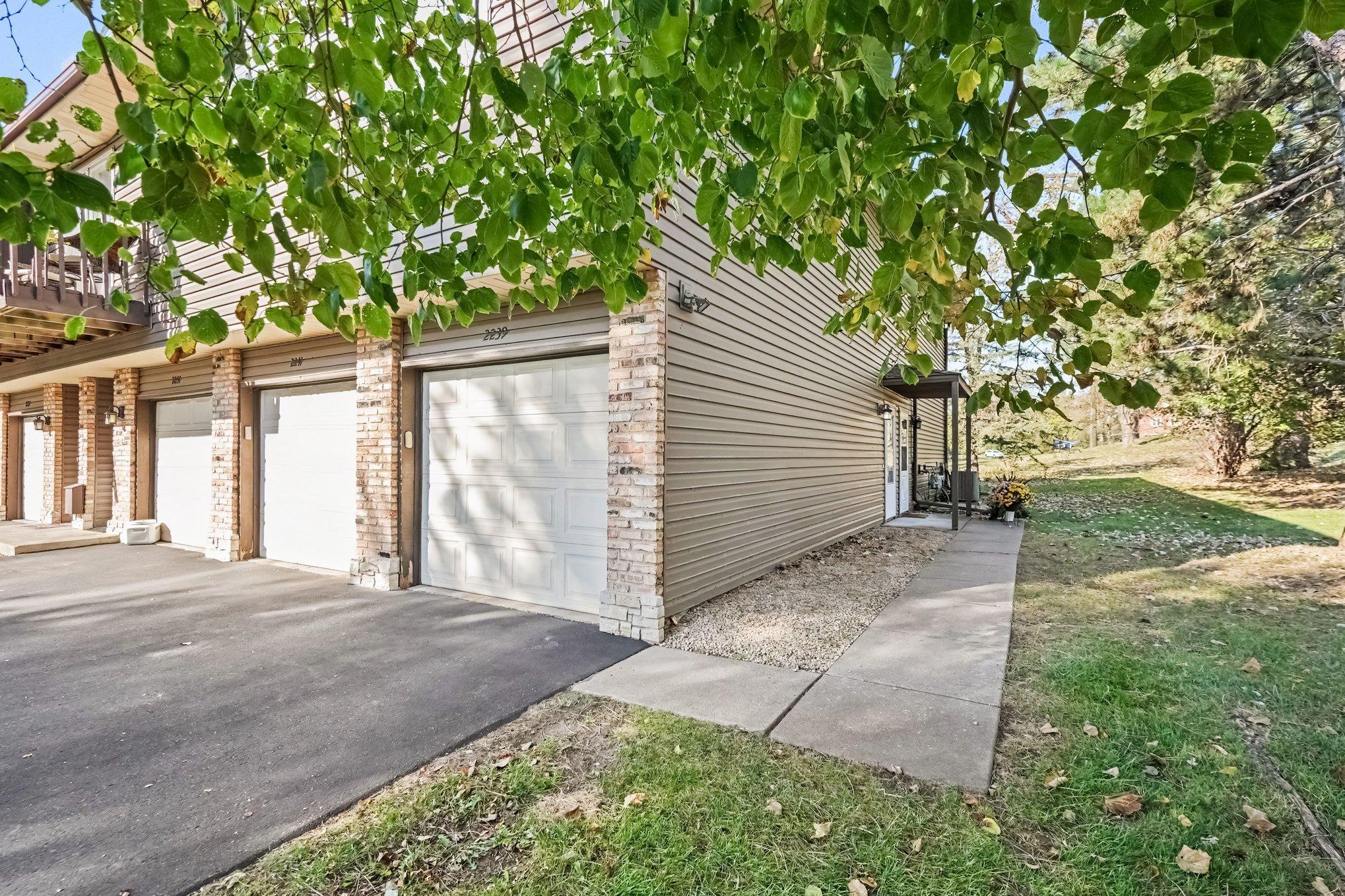 2239 Pinehurst Lane — photo