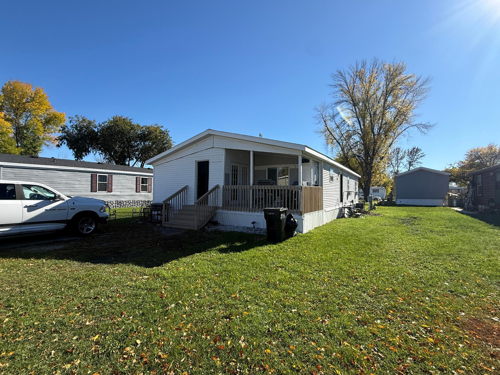 1003 2 Avenue E — photo
