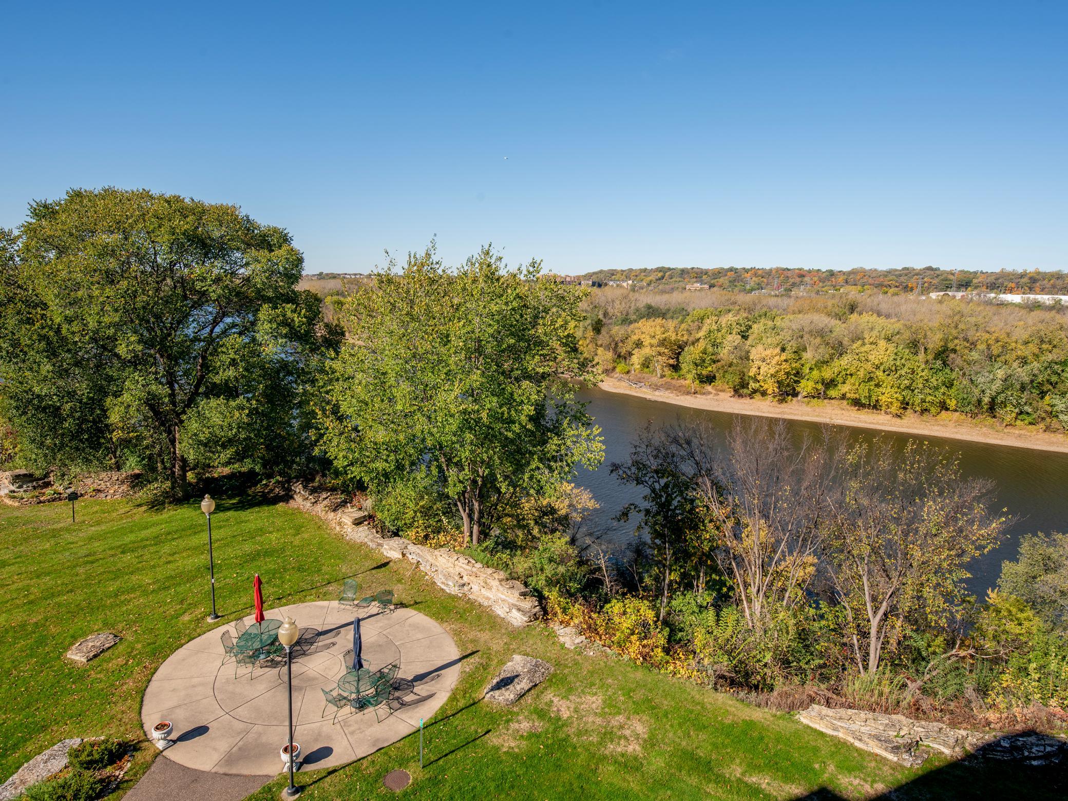 1021 Sibley Memorial Highway 204 — photo