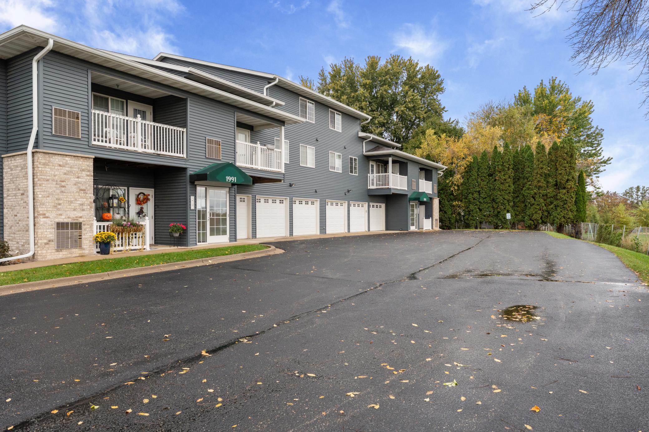1991 29th Place NW 207 — photo