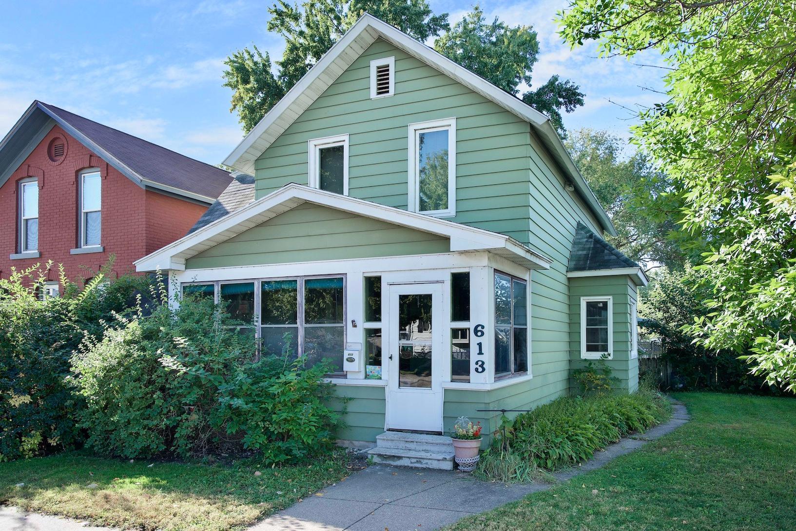 613 E 2nd Street — photo