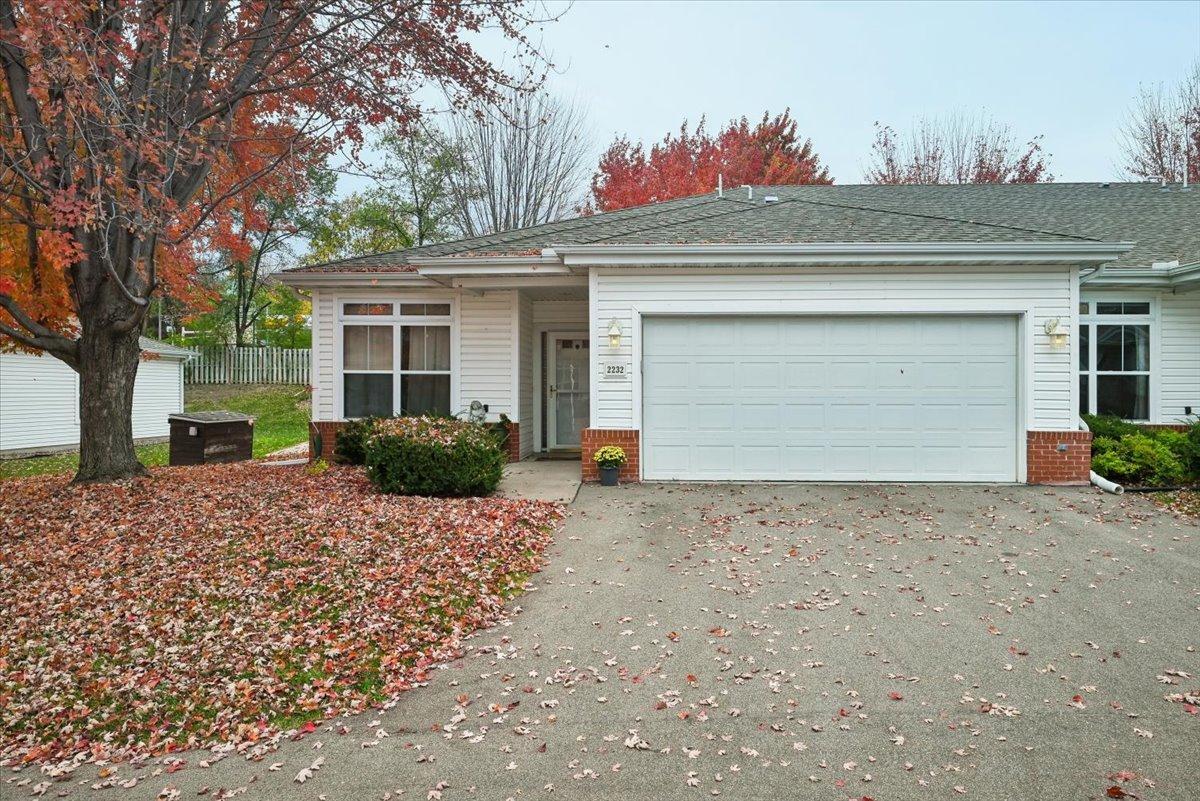 2232 Lower Afton Road E — photo