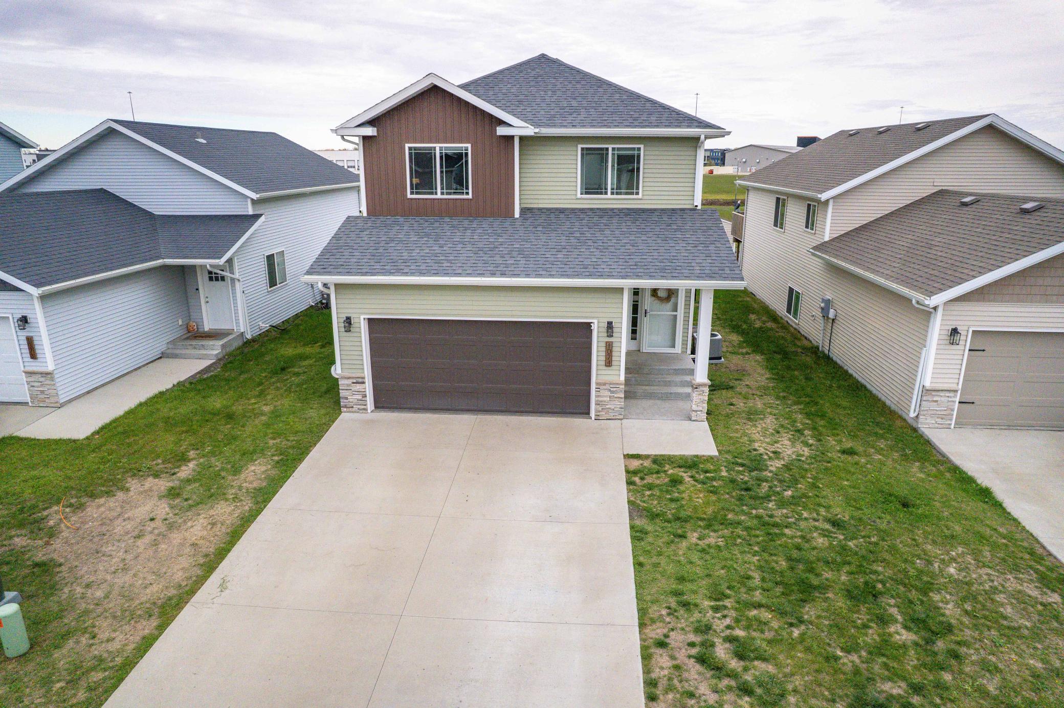 1074 Highland Lane W — photo