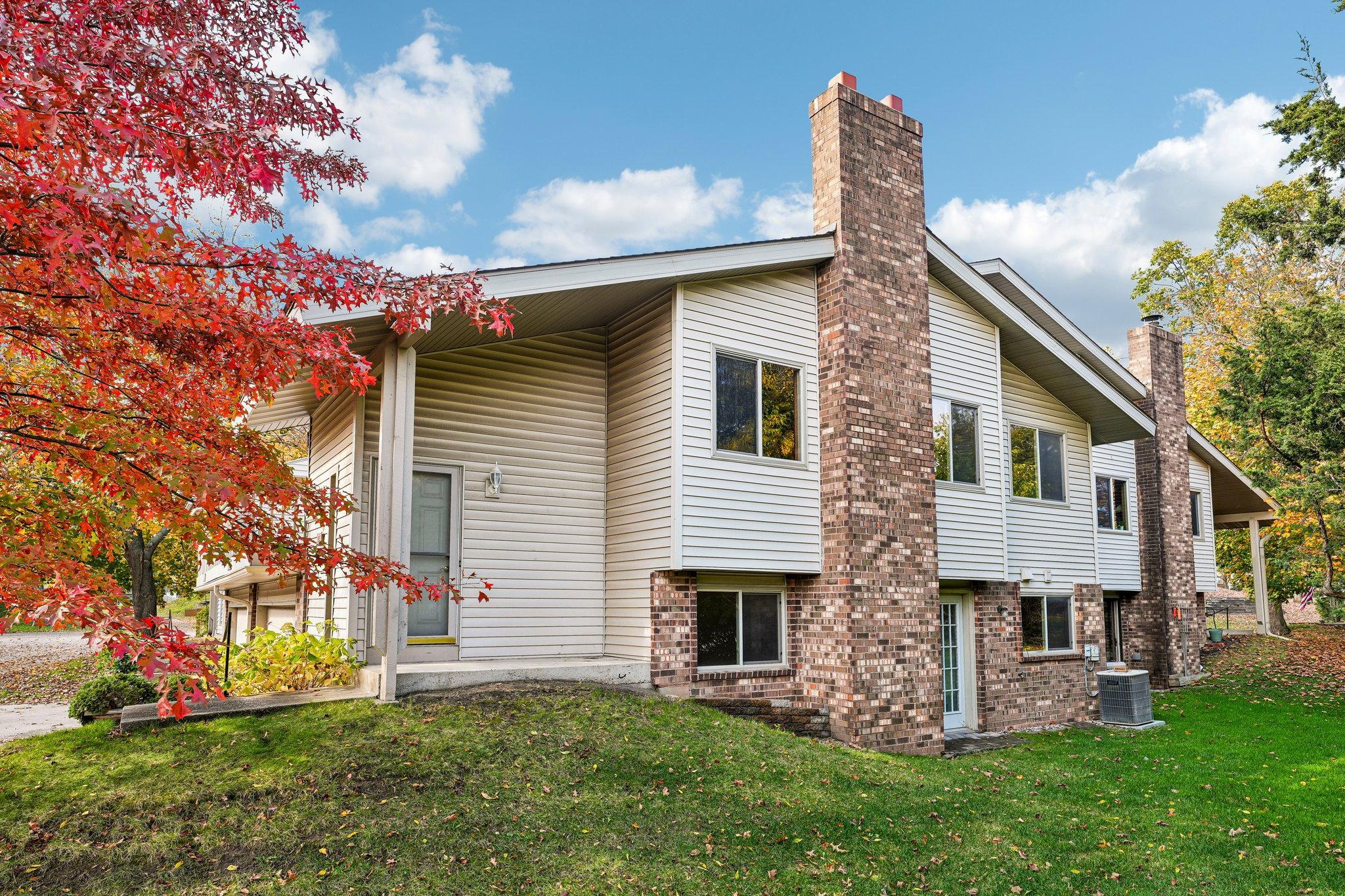 9795 Dorset Lane — photo