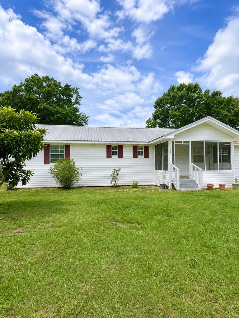 205 Riverview Dr — photo