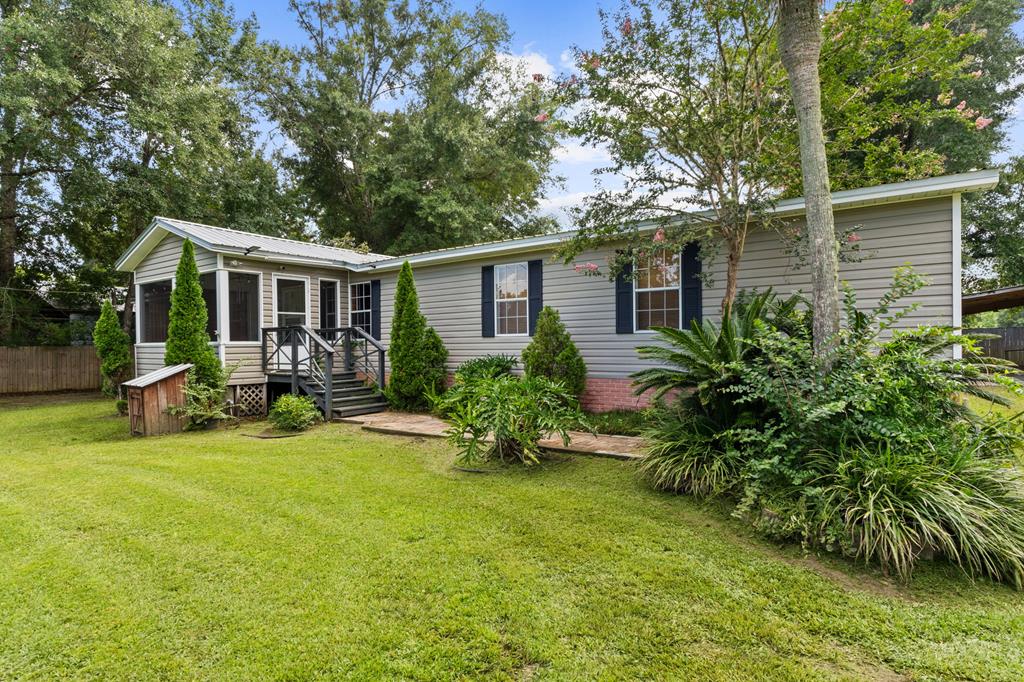 105 Riverview Dr — photo