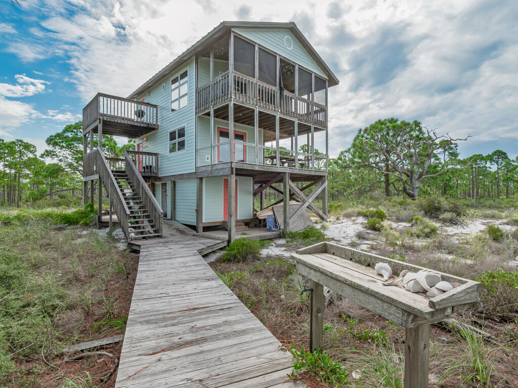 669 Bay Dr — photo