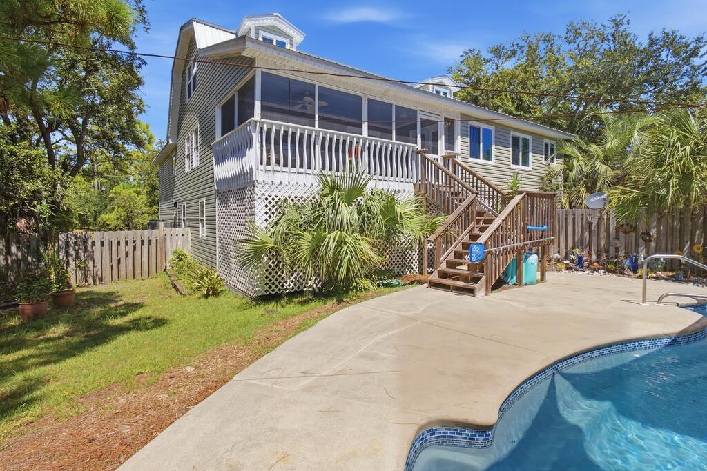 980 E Pine Avenue, St. George Island, FL 32328