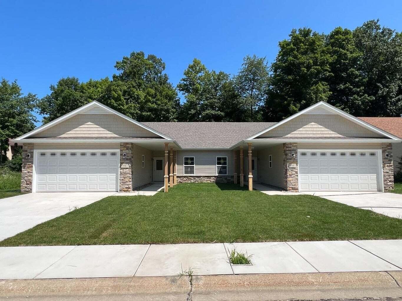 52 Victoria Circle — photo