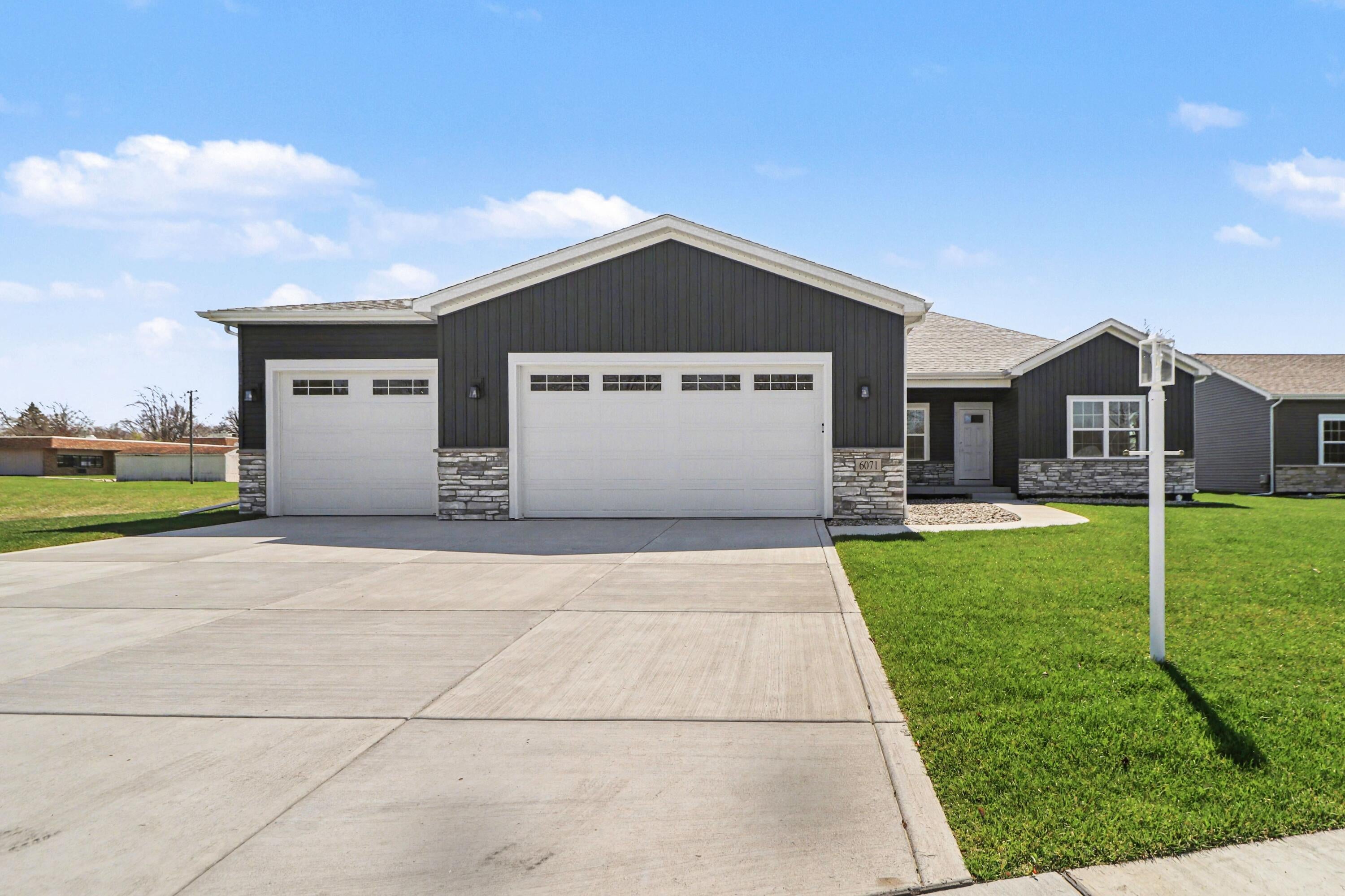 6071 Robbins Road — photo