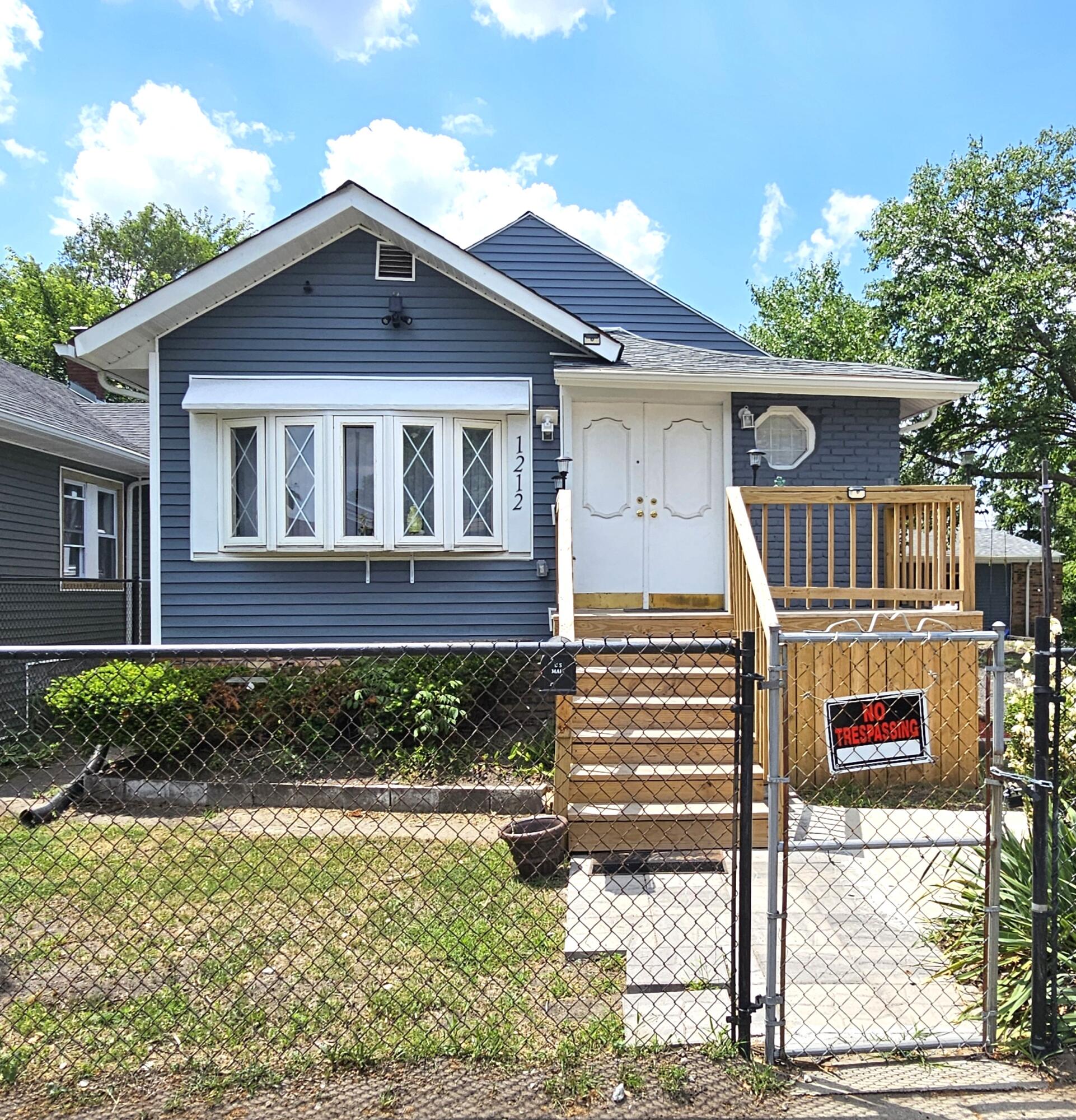 1212 W Taft Street — photo