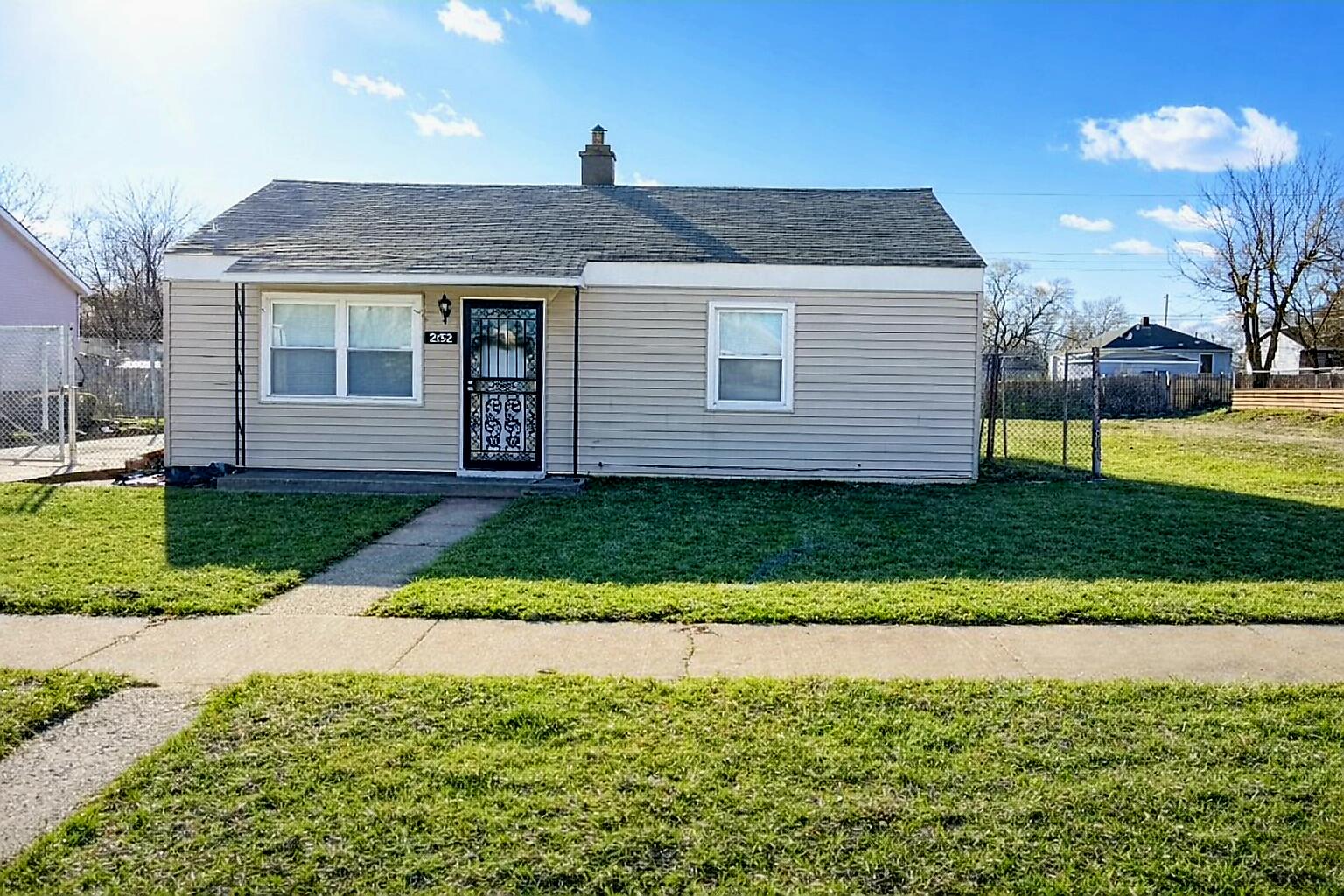2152 Marshall Place — photo