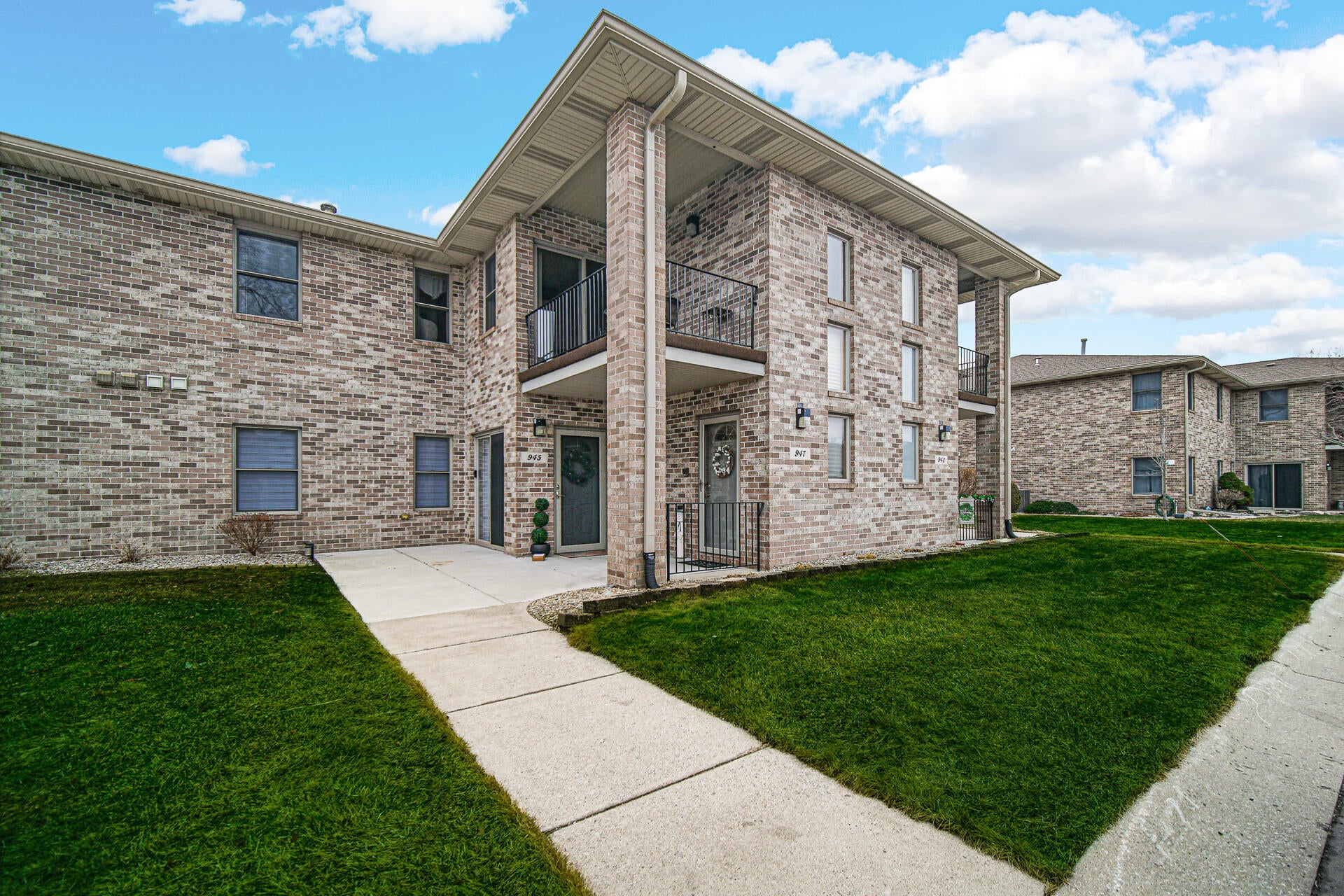947 Oak Drive — photo